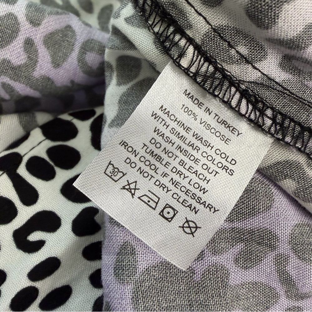 NWT Men’s purple black white leopard print button down ss collared shirt large - Picture 4 of 4
